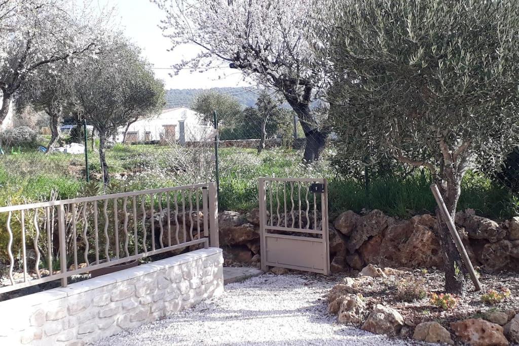 Maison 2 Ou 4 Personnes Jardin Parking Les Amandiers Lorgues Exteriör bild